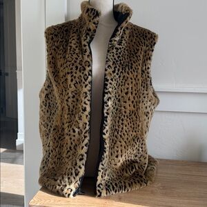Kristen Blake Reversible Leopard Print & Black
Faux Fur Vest Women's Size XL EUC